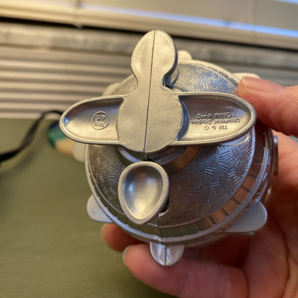 E.T. The Extra-Terrestrial Silver Collectible Slideshow - Picture 4 of 5